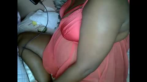 Snapshot of lowenyangvalentine chatting on 11/25/25, 02:44 lowenyangvalentine online show from 11/25/25, 02:44