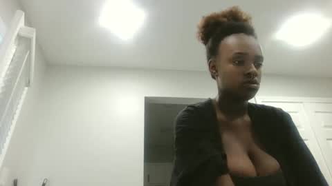 Snapshot of loyalbambi chatting on 09/16/25, 12:39 loyalbambi online show from 09/16/25, 12:39