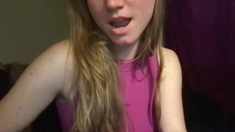 Snapshot of lozivelle chatting on 09/15/25, 05:24 lozivelle online show from 09/15/25, 05:24