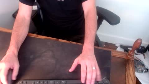 lreed090 online show from 09/15/25, 08:31