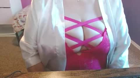 Snapshot of ltkinkygirl75 chatting on 02/11/26, 02:11 ltkinkygirl75 online show from 02/11/26, 02:11