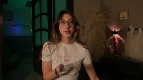 Snapshot of lua_ferch_ chatting on 01/08/25, 12:26 ---Goys incredible photographs online show from 01/08/25, 12:26