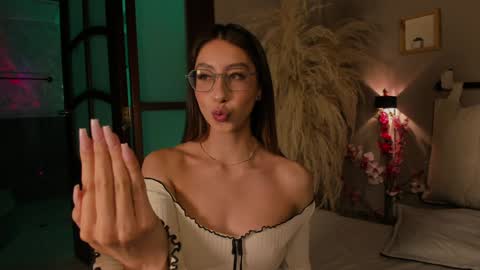 Snapshot of lua_ferch_ chatting on 01/11/25, 12:29 ---Goys incredible photographs online show from 01/11/25, 12:29