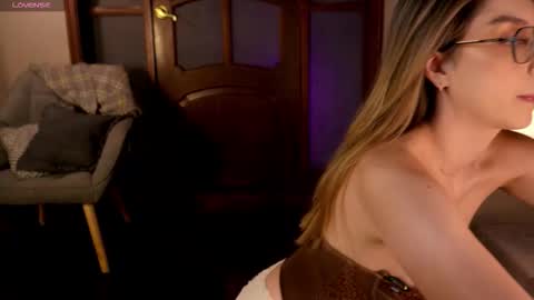 Snapshot of lua_ferch_ chatting on 10/28/25, 01:03 ---Goys incredible photographs online show from 10/28/25, 01:03