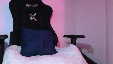   online show from 05/11/26, 04:04