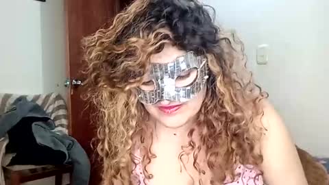 Snapshot of luana363 chatting on 09/24/25, 02:37 luana363 online show from 09/24/25, 02:37