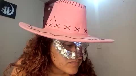 Snapshot of luana363 chatting on 10/16/25, 02:51 luana363 online show from 10/16/25, 02:51