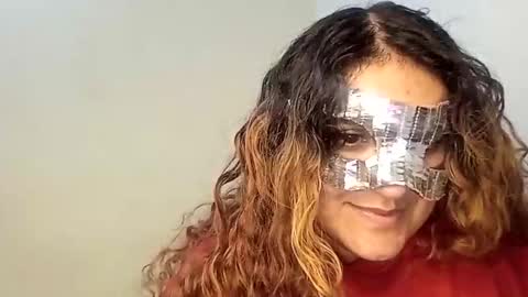 Snapshot of luana363 chatting on 10/29/25, 03:42 luana363 online show from 10/29/25, 03:42