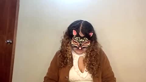 Snapshot of luana363 chatting on 11/14/25, 04:22 luana363 online show from 11/14/25, 04:22