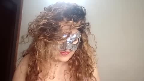 luanapowerful online show from 09/24/25, 02:37