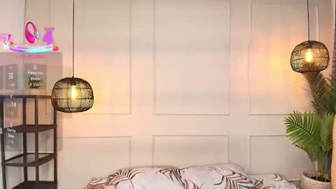 lUAN online show from 10/29/25, 07:48