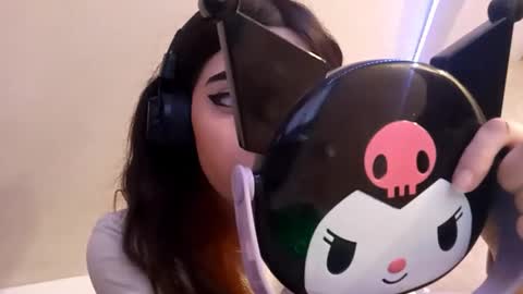 Snapshot of luannmaixner chatting on 12/14/25, 04:07 luannmaixner online show from 12/14/25, 04:07