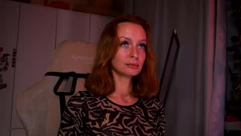 Snapshot of lubafox chatting on 04/19/26, 08:00 Luba online show from 04/19/26, 08:00