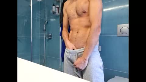 Snapshot of luca2828 chatting on 11/06/25, 12:17 luca2828 online show from 11/06/25, 12:17