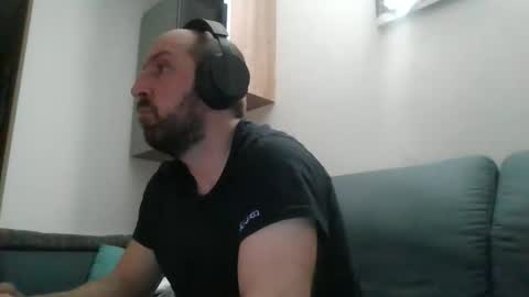 Snapshot of lucabeech88 chatting on 01/24/25, 08:43 Luca online show from 01/24/25, 08:43