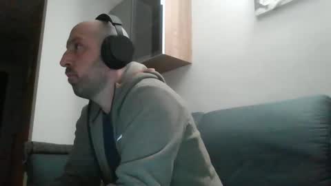 Snapshot of lucabeech88 chatting on 01/31/25, 08:22 Luca online show from 01/31/25, 08:22