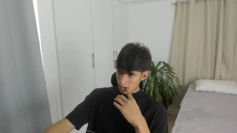 lucacosta19 online show from 05/09/26, 07:19