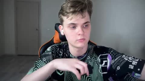 Snapshot of lucas_dany chatting on 12/25/24, 02:13 Lucas Gill online show from 12/25/24, 02:13