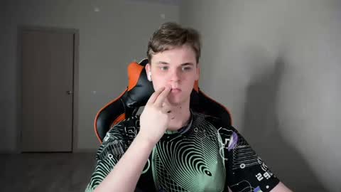 Snapshot of lucas_dany chatting on 01/16/25, 06:48 Lucas Gill online show from 01/16/25, 06:48