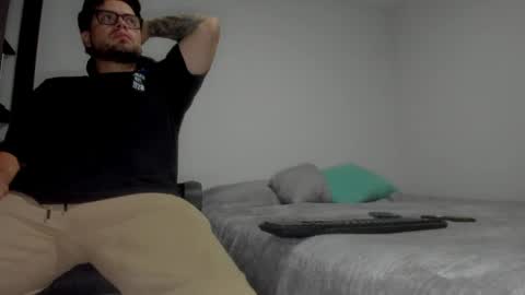 lucas_estrada1 online show from 04/01/26, 03:51