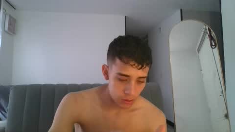 Snapshot of lucas_hernandez1 chatting on 04/23/26, 10:12 Lucas online show from 04/23/26, 10:12
