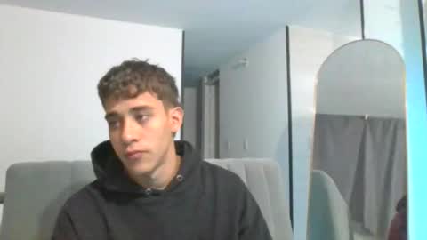 Snapshot of lucas_hernandez1 chatting on 05/05/26, 02:08 Lucas online show from 05/05/26, 02:08