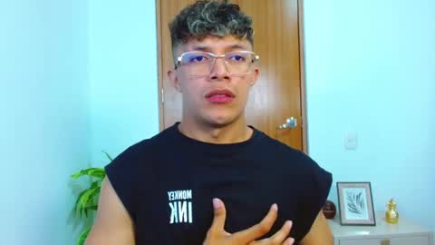 Lucas Luxx online show from 02/25/26, 04:49