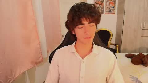 lucas_xo online show from 10/22/25, 11:48