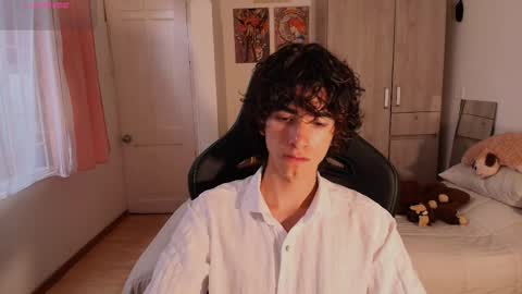 lucas_xo online show from 12/14/25, 09:41
