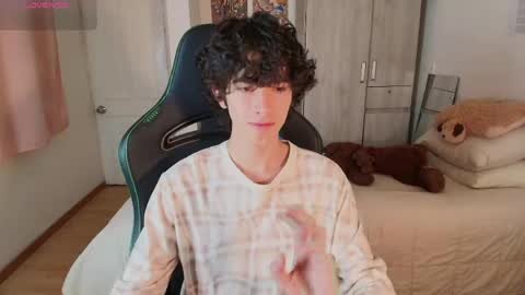 lucas_xo online show from 04/29/26, 02:26