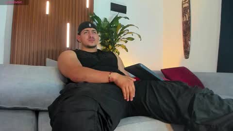 LUCA SANTOS online show from 11/11/25, 01:38