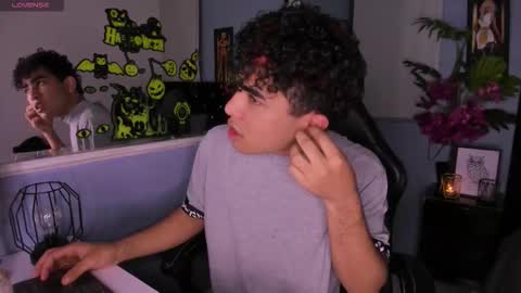 Snapshot of lucascarterr chatting on 10/19/25, 04:02 lucascarterr online show from 10/19/25, 04:02