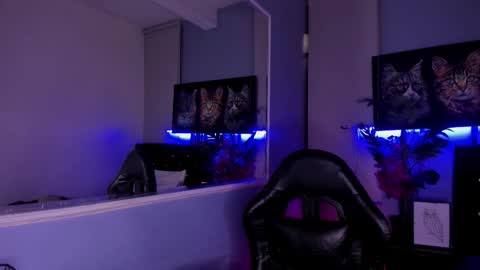 Snapshot of lucascarterr chatting on 11/30/25, 03:43 lucascarterr online show from 11/30/25, 03:43