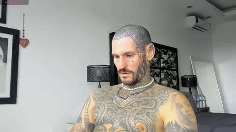 Snapshot of lucasexclusive chatting on 12/30/24, 04:31 lucasexclusive online show from 12/30/24, 04:31