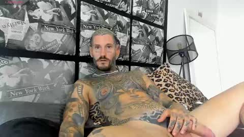 Snapshot of lucasexclusive chatting on 02/13/25, 04:32 lucasexclusive online show from 02/13/25, 04:32