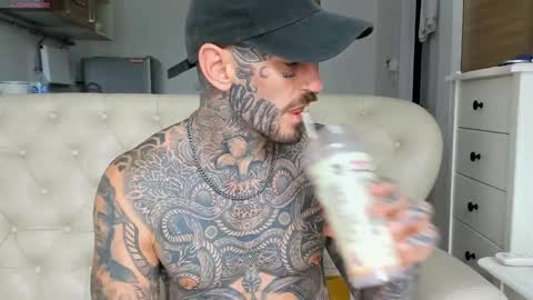 Snapshot of lucasexclusive chatting on 09/18/25, 06:15 lucasexclusive online show from 09/18/25, 06:15