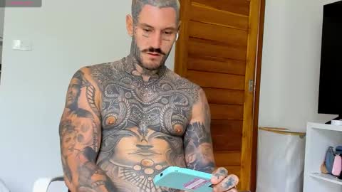 Snapshot of lucasexclusive chatting on 10/07/25, 07:27 lucasexclusive online show from 10/07/25, 07:27