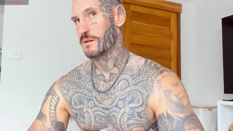 Snapshot of lucasexclusive chatting on 10/17/25, 07:11 lucasexclusive online show from 10/17/25, 07:11