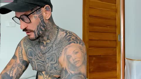 Snapshot of lucasexclusive chatting on 10/20/25, 07:20 lucasexclusive online show from 10/20/25, 07:20