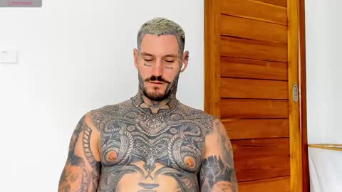 Snapshot of lucasexclusive chatting on 10/21/25, 06:58 lucasexclusive online show from 10/21/25, 06:58