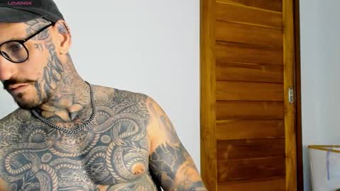 Snapshot of lucasexclusive chatting on 10/26/25, 06:52 lucasexclusive online show from 10/26/25, 06:52