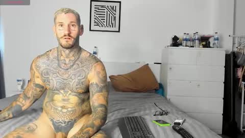 Snapshot of lucasexclusive chatting on 11/17/25, 05:57 lucasexclusive online show from 11/17/25, 05:57