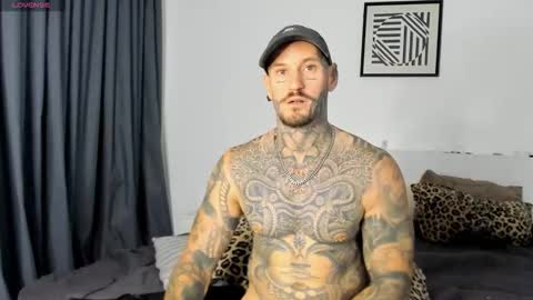 Snapshot of lucasexclusive chatting on 11/24/25, 05:40 lucasexclusive online show from 11/24/25, 05:40