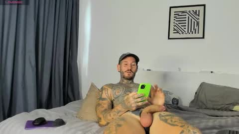 Snapshot of lucasexclusive chatting on 12/14/25, 05:02 lucasexclusive online show from 12/14/25, 05:02