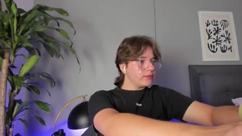 Snapshot of lucass_morales chatting on 05/30/26, 02:36 Lucas Morales online show from 05/30/26, 02:36