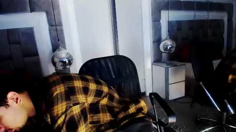 lucasthomson_ online show from 06/18/26, 04:02