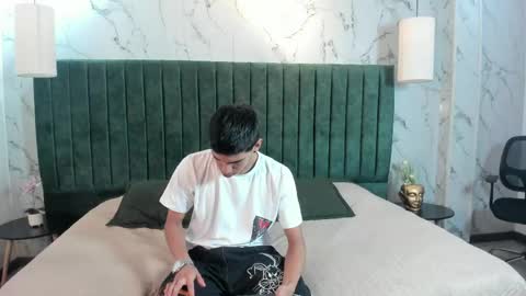 Snapshot of lucca_moreti chatting on 03/22/26, 03:43 Lucca Moreti online show from 03/22/26, 03:43