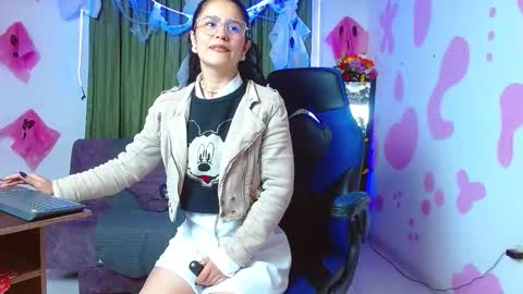 Snapshot of lucessita chatting on 10/19/25, 02:12 lucessita online show from 10/19/25, 02:12