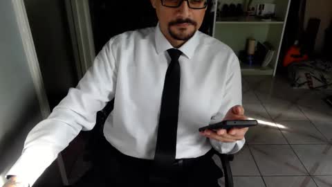 Luchi Luchano online show from 12/18/25, 09:32