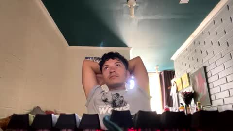 Snapshot of luchosaando chatting on 03/05/25, 02:12 Felipe online show from 03/05/25, 02:12